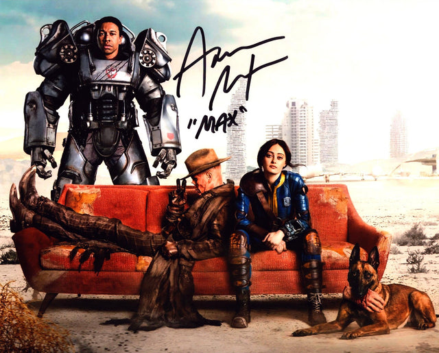 A signed Aaron Moten Signed - Photos - 8x10 — D - 8x10 Photo with Character Name