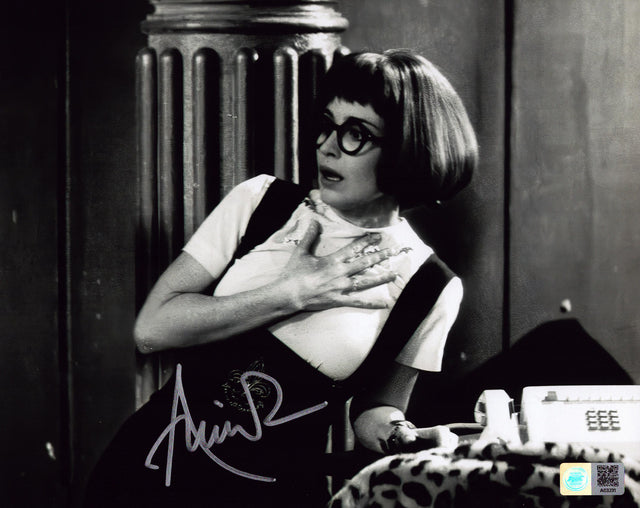 A signed Annie Potts Signed - Photos - 8x10 — A - 8x10 Photo