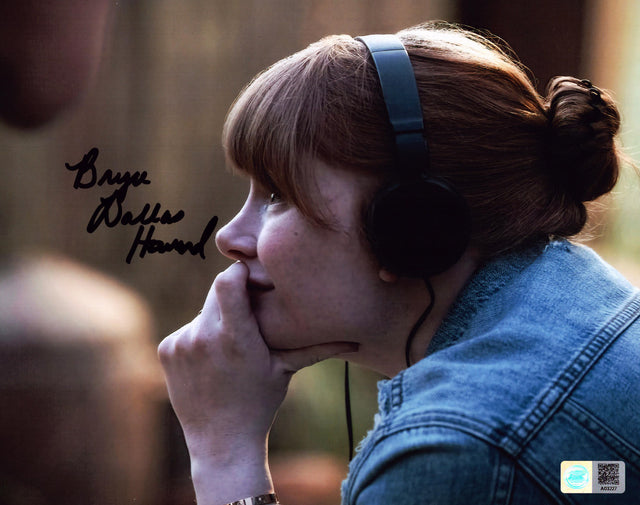 A signed Bryce Dallas Howard Signed - Photos - 8x10 — B - 8x10 Photo