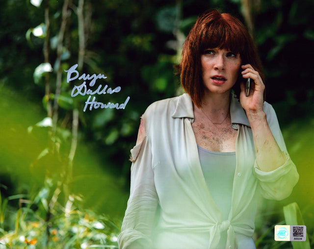A signed Bryce Dallas Howard Signed - Photos - 8x10 — C - 8x10 Photo