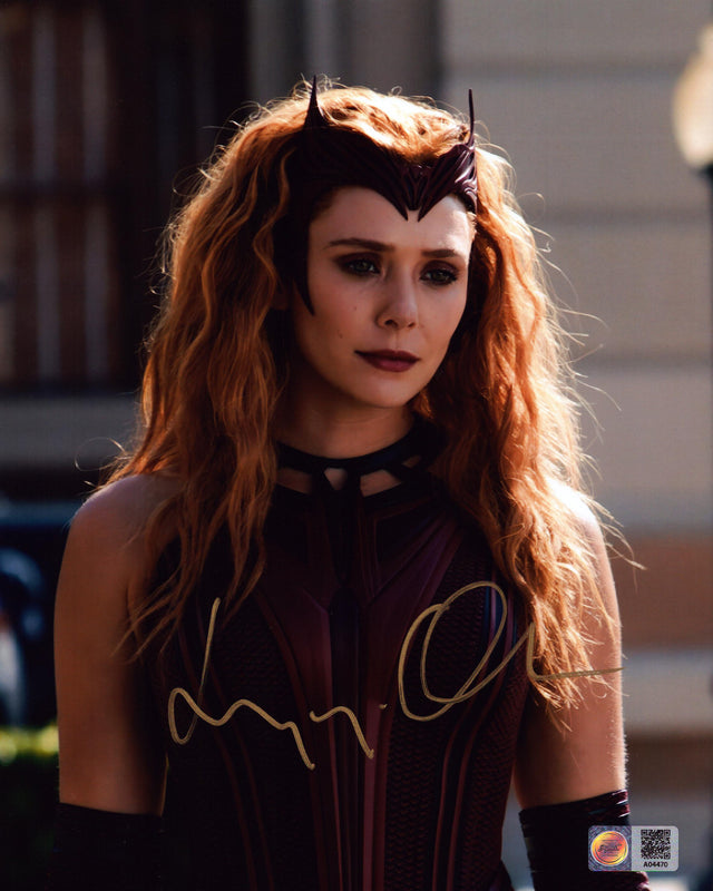 A signed Elizabeth Olsen Signed - Photos - 8x10 — D - 8x10 Photo