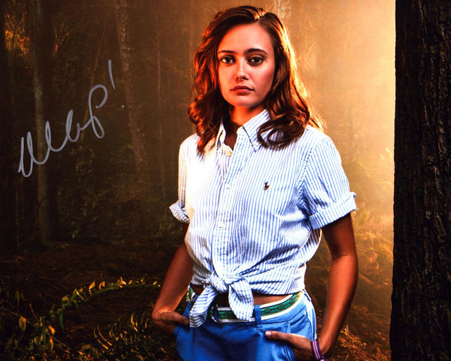 A signed Ella Purnell Signed - Photos - 8x10 — C - 8x10 Photo