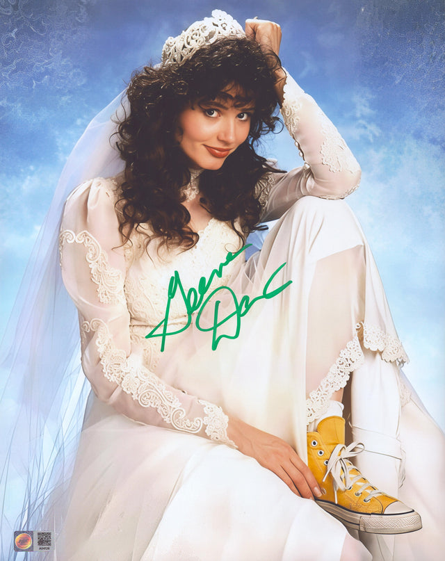 A signed Geena Davis Signed - Photos - 11x14 — A - 11x14 Photo