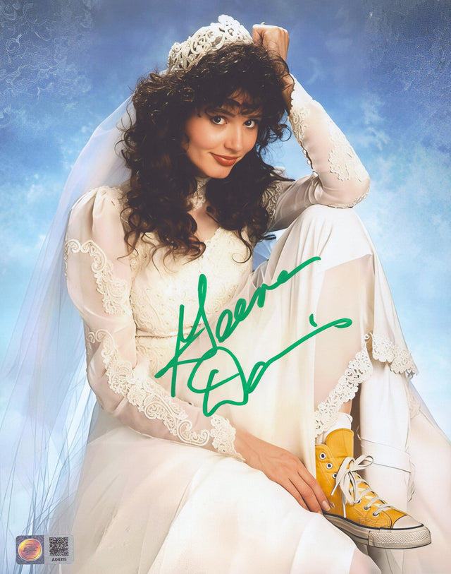 A signed Geena Davis Signed - Photos - 8x10 — A - 8x10 Photo