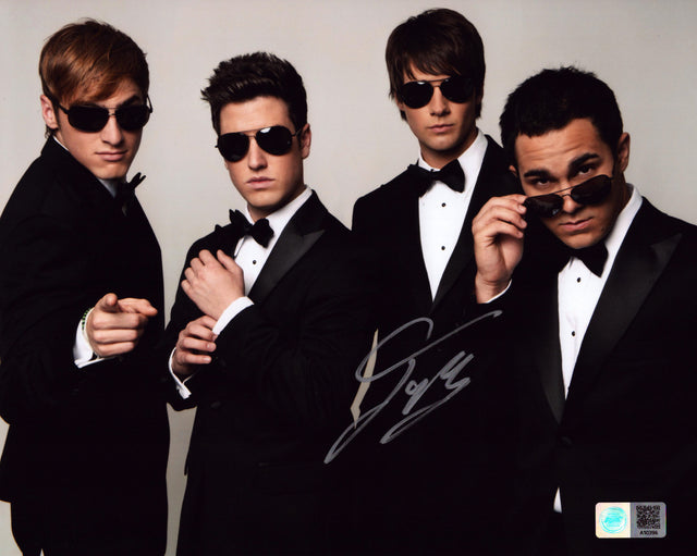 A signed James Maslow Signed - Photos - 8x10 — B - 8x10 Photo