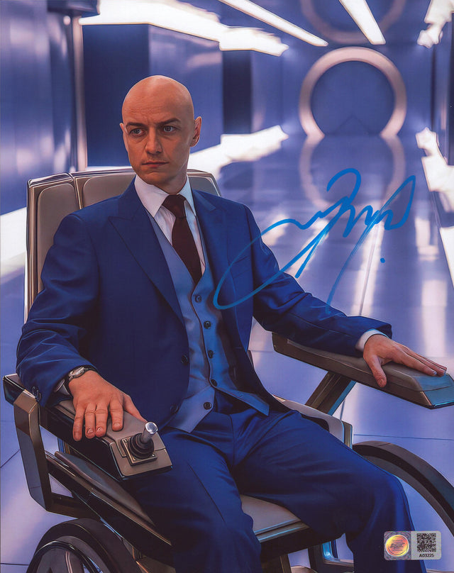 A signed James McAvoy Signed - Photos - 8x10 — B - 8x10 Photo