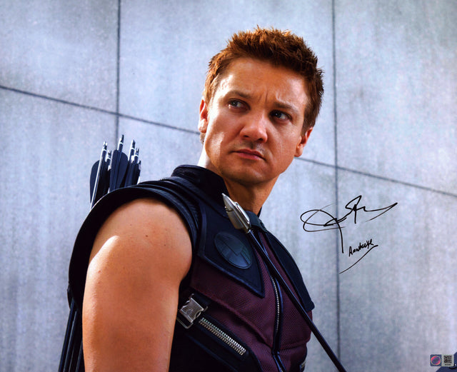 A signed Jeremy Renner Signed - Photos - 16x20 — B - 16x20 Photo with Character Name