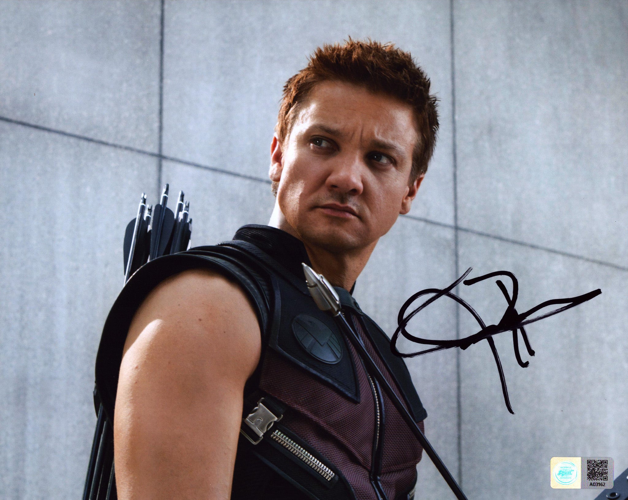 ジェレミーレナー　サイン　オートグラフ　8×10インチ　Official Pix Jeremy Renner Signed Photos | Authentic Autographs In Stock