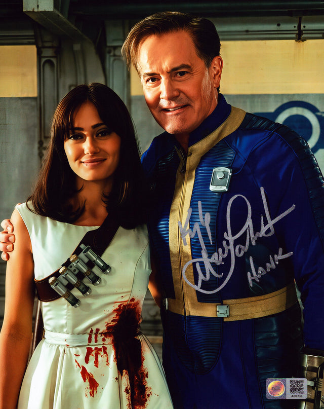 A signed Kyle MacLachlan Signed - Photos - 8x10 — B - 8x10 Photo with Character Name