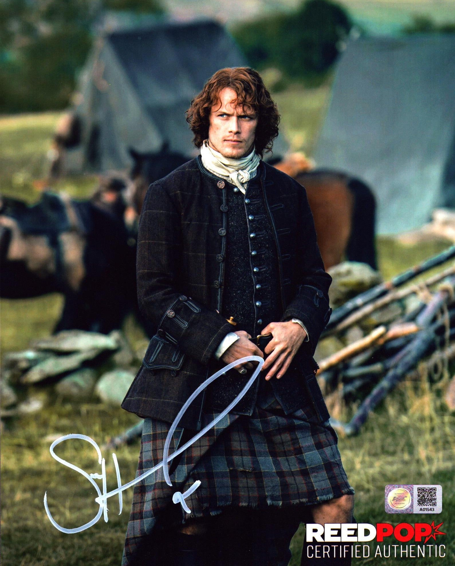Sam Heughan Autograph – Signed Outlander Photos In Stock – Signet